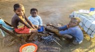 Volunteer Work Mozambique: Hands at Work